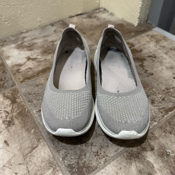 Womens Vionic Vortex Kallie Slip on Gray and White Casual Flat Shoes Size 5 - Picture 2 of 16